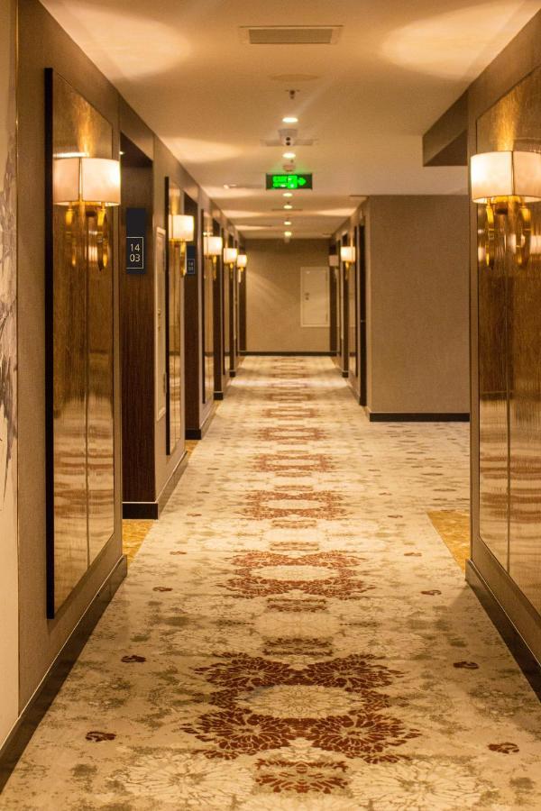 Diamond Stars Ben Tre Hotel Экстерьер фото A corridor in a hotel