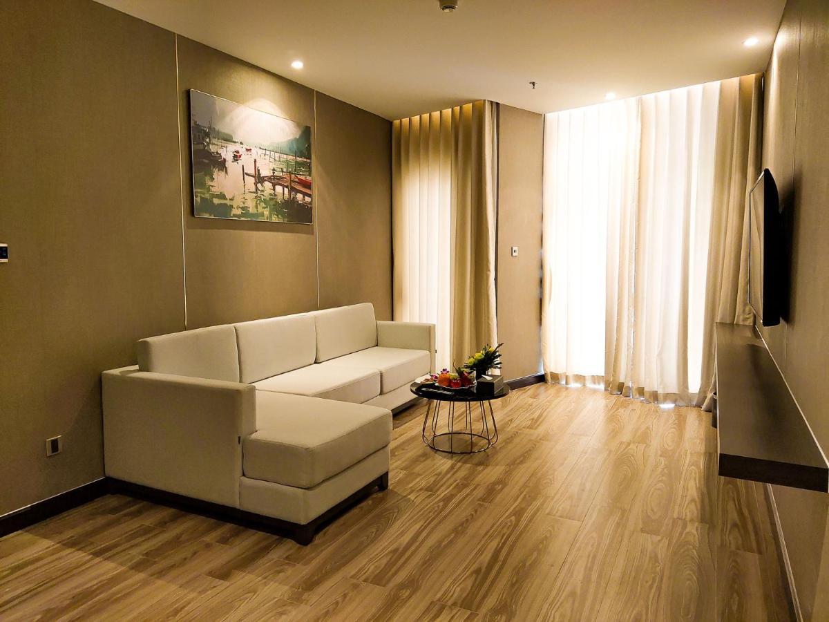 Diamond Stars Ben Tre Hotel Экстерьер фото A living room with vinyl flooring