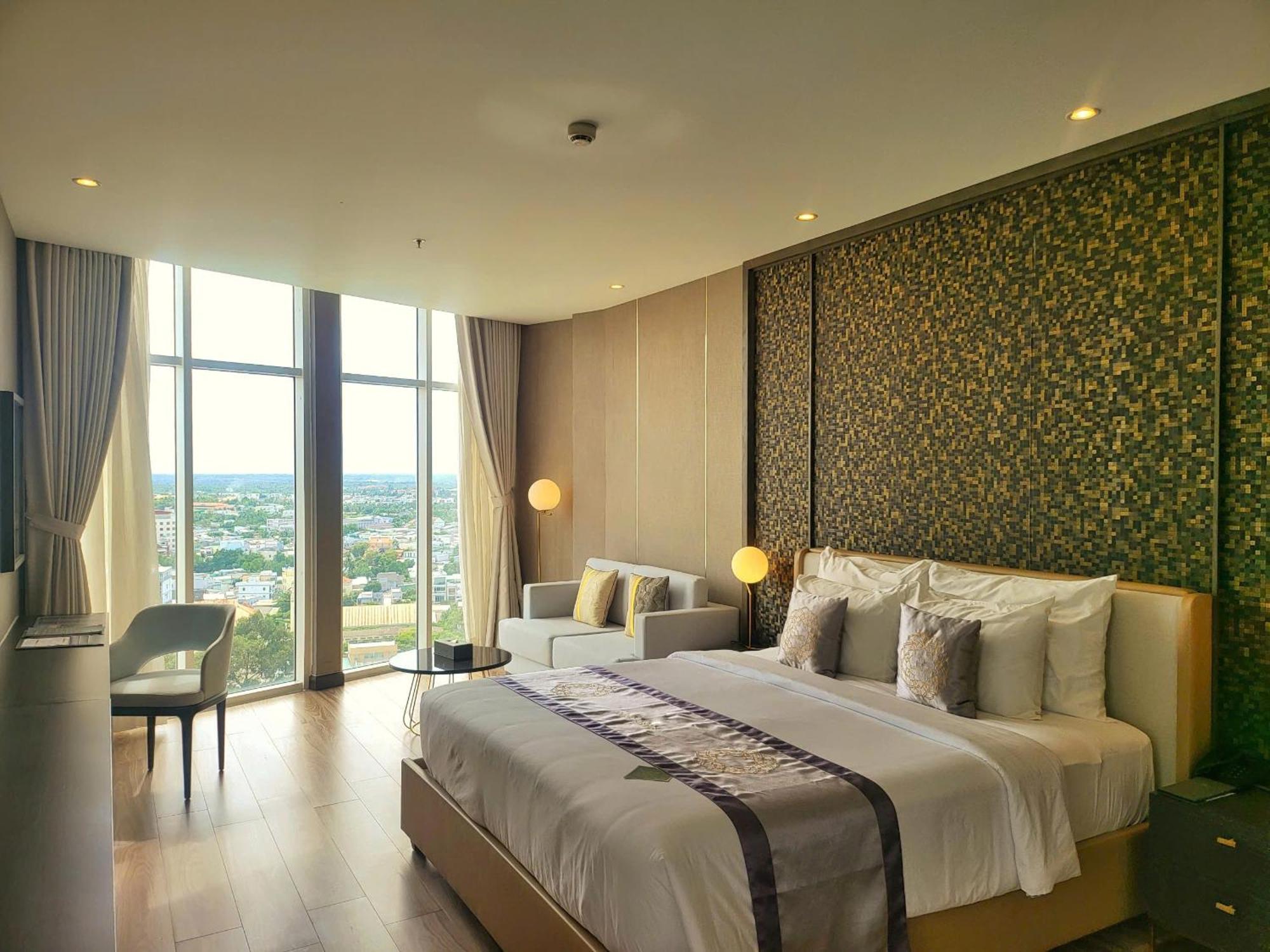 Diamond Stars Ben Tre Hotel Экстерьер фото Deluxe Suite