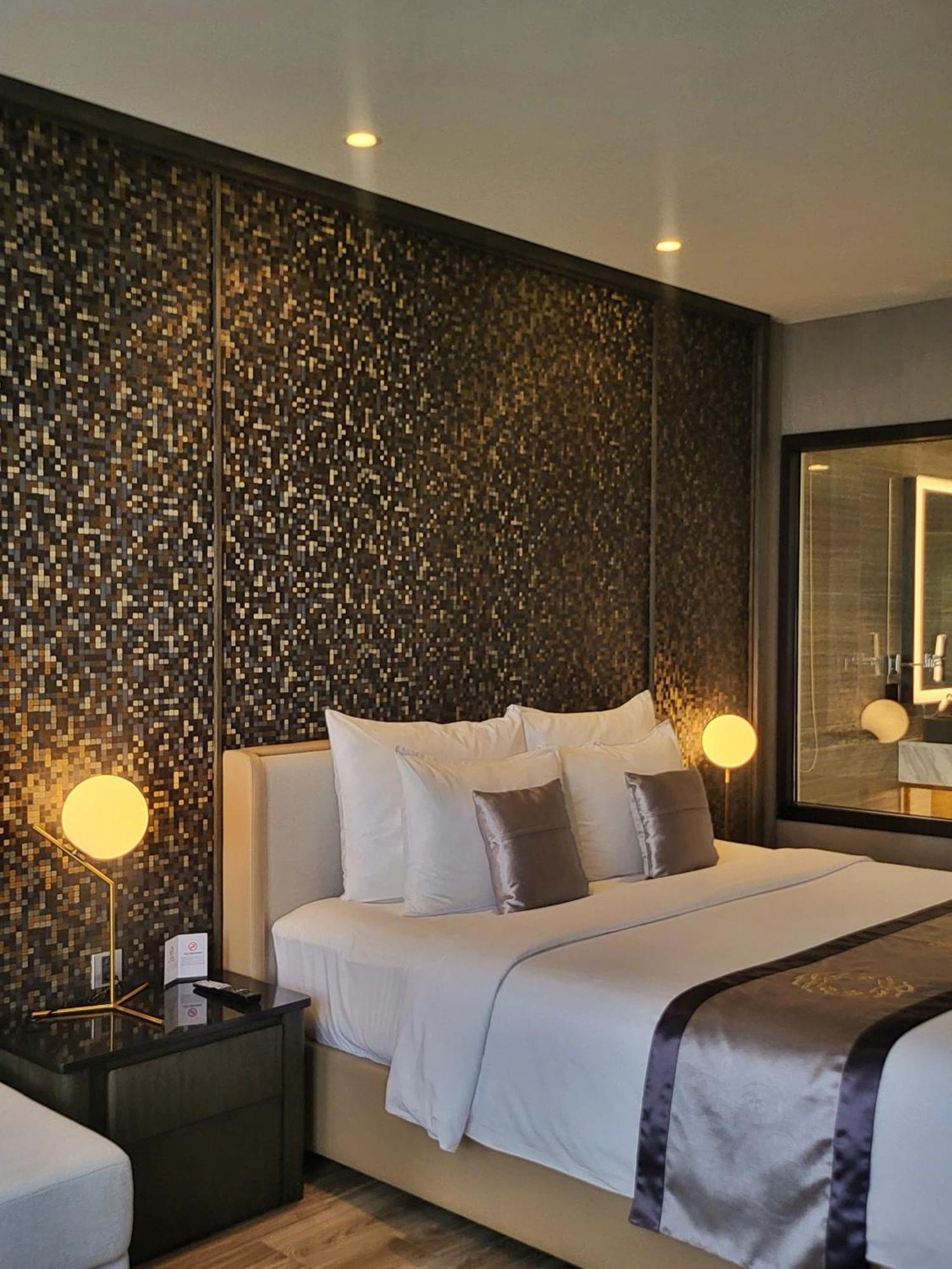 Diamond Stars Ben Tre Hotel Экстерьер фото A bedroom at the hotel