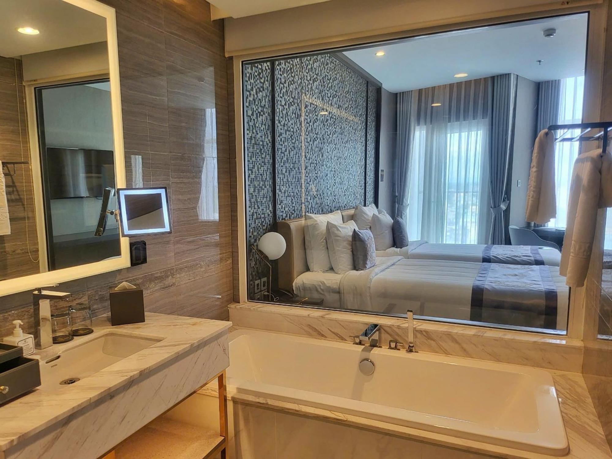 Diamond Stars Ben Tre Hotel Экстерьер фото Bathroom