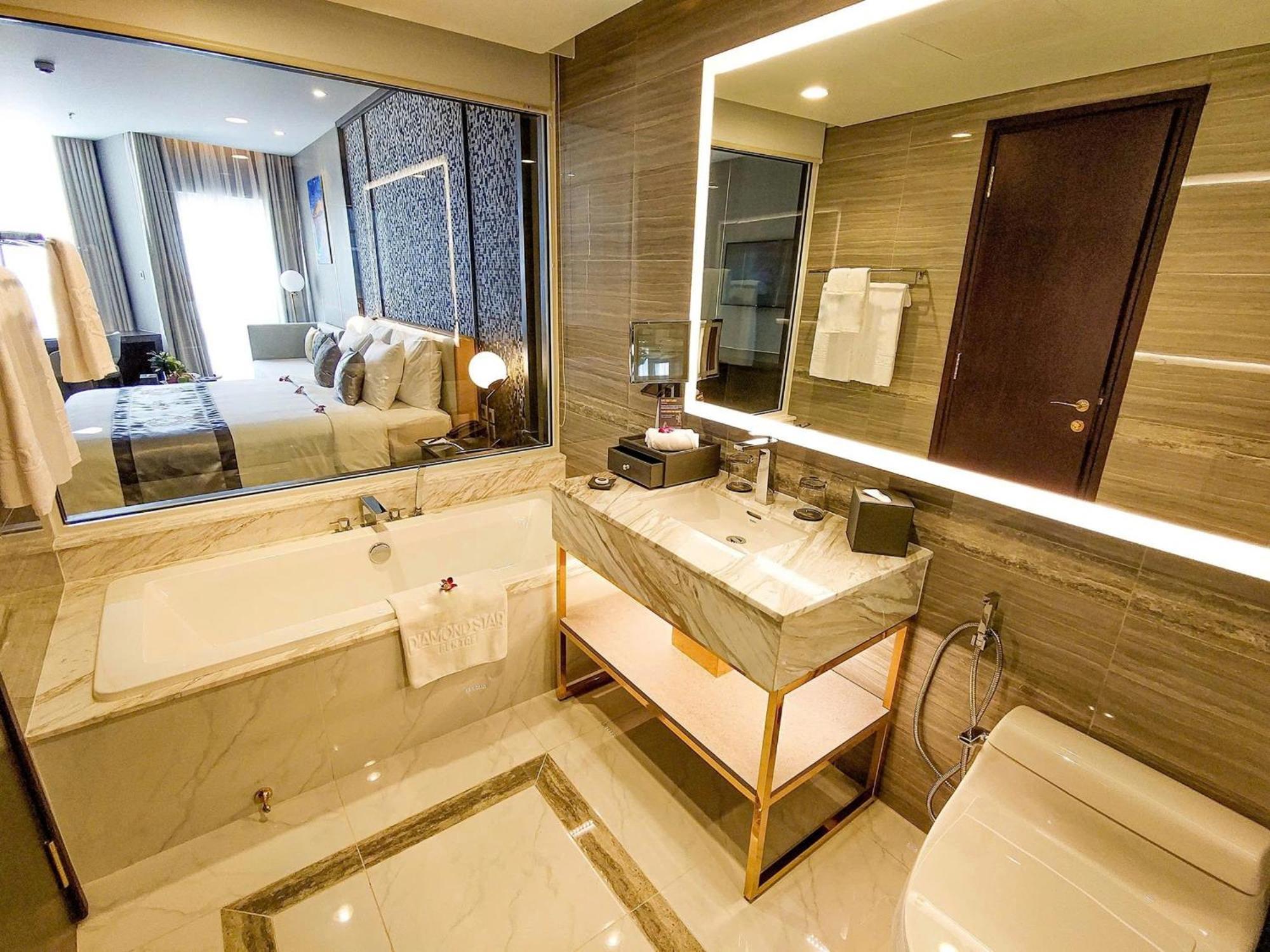 Diamond Stars Ben Tre Hotel Экстерьер фото Bathroom